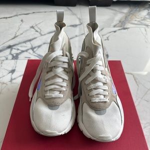 Women’s white with grey detail sneaker
